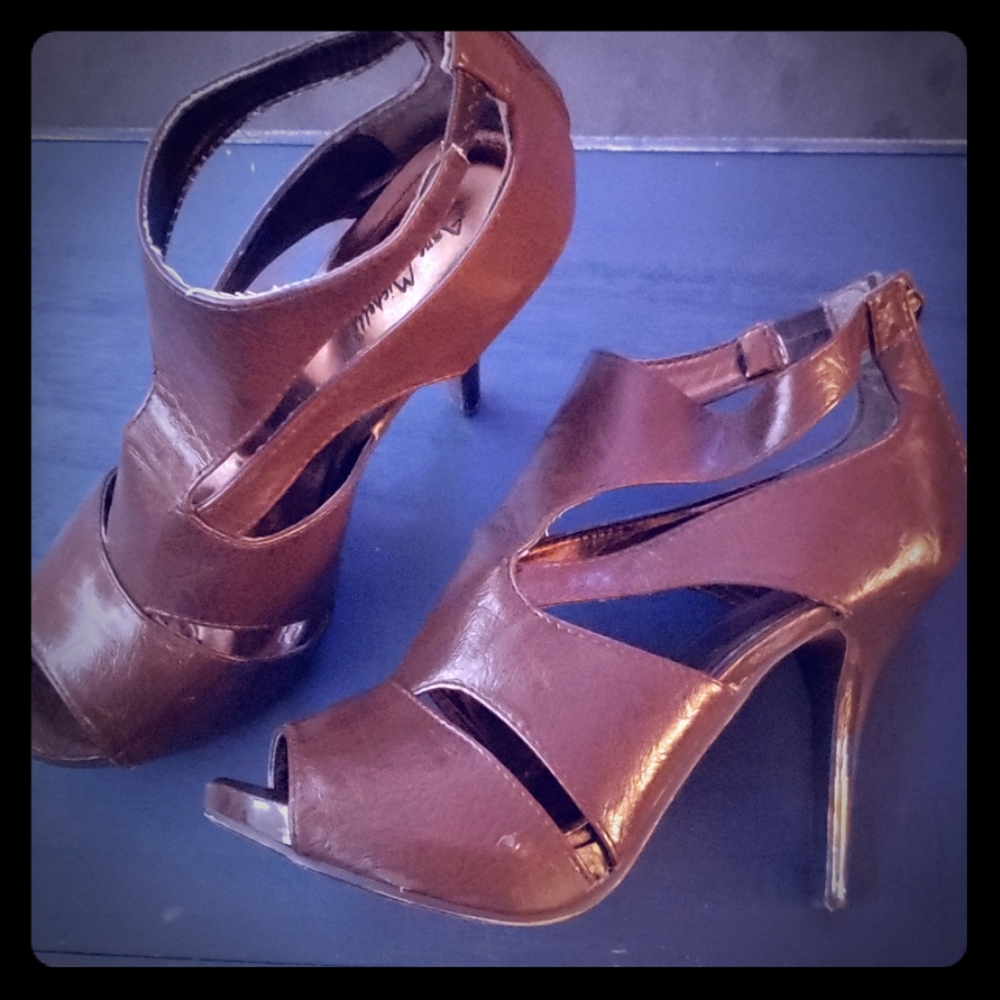 Anne Michelle heels